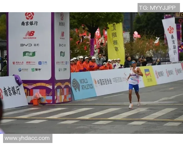 南京城市马拉松中的街舞队表现分析与观感分享 南京城市马拉松中的街舞队表现分析与观感分享