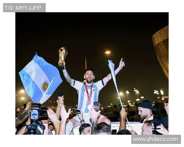 足球明星身披斗篷与女生合影展现独特魅力与时尚风格 足球明星身披斗篷与女生合影展现独特魅力与时尚风格